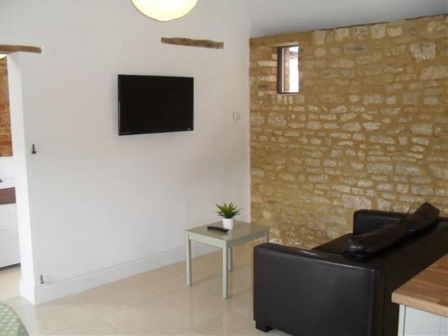 Mole Hole Apartment Towcester Ngoại thất bức ảnh
